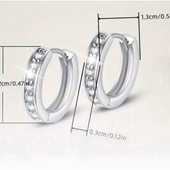 Elegant Silver Small Hoop Earrings Zirconia Stones New in a Black box Gift idea - Picture 7 of 8
